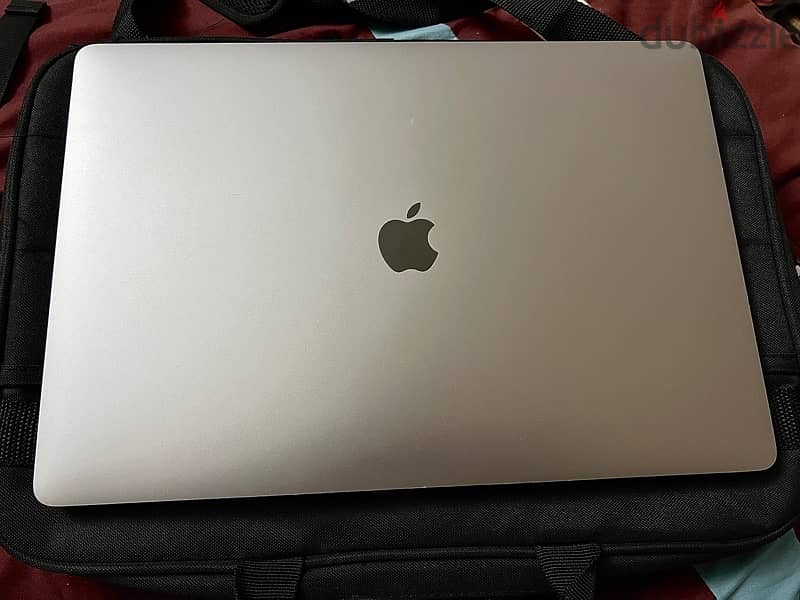 MacBook  Pro 2019 16” core i 7 5