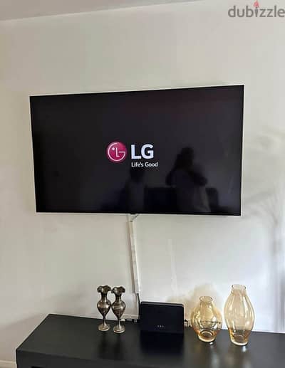 شاشة lg بحاله ممتازه -