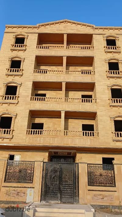 عمارة للبيع في الحي التاسع في العبور