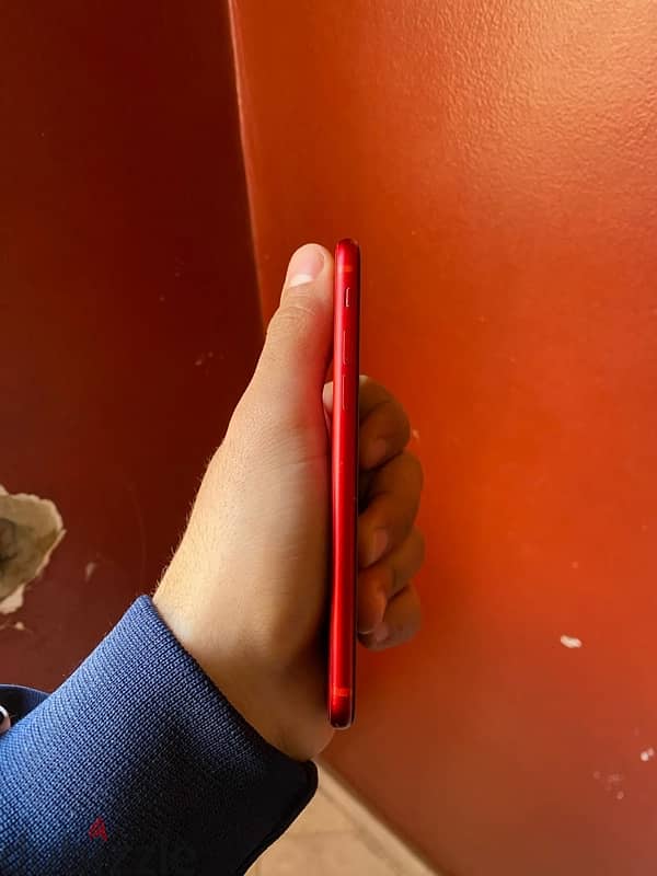 Iphone 8 RED Like new 1