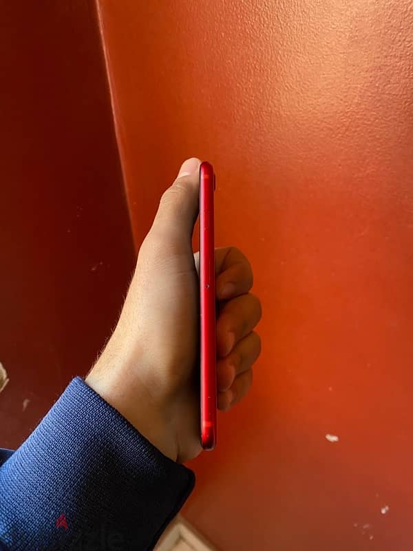 Iphone 8 RED Like new 4