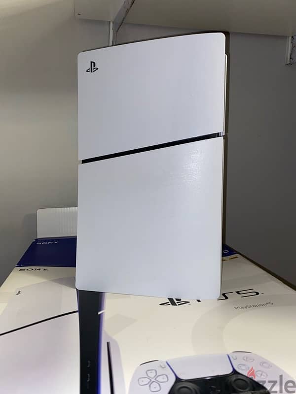 PlayStation 5 slim disk edition 1tb like new 2