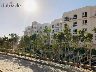 For sale: Apartment in October Plaza SODIC Compound, located on the Boulevard Axis next to Mountain View iCity October, 5 minutes from Sheikh Zayed.