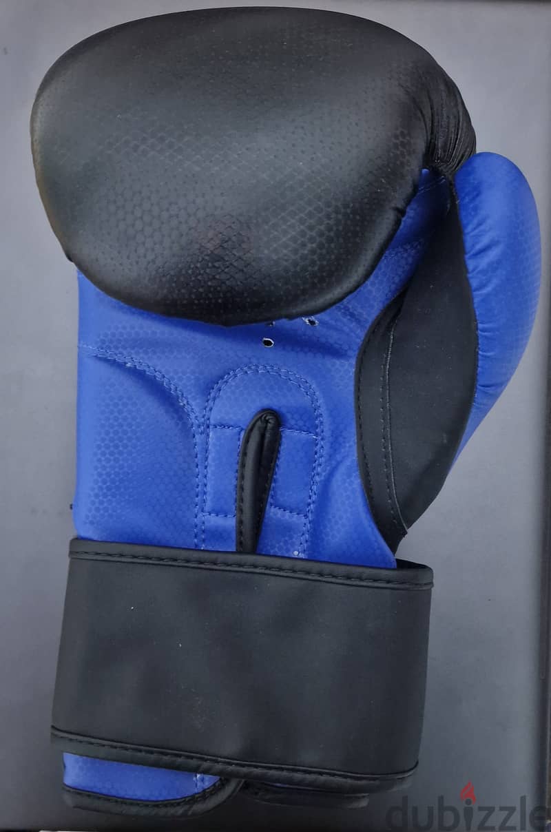 Boxing Gloves Venum قفازات ملاكمه فينوم عالي الجوده ( يمين و يسار ) 2