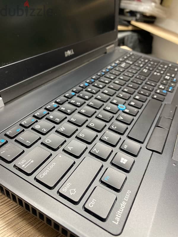 DELL e5570 core i7 8/256/ 2 GB AMD // مكتب I7 للاب توب 2