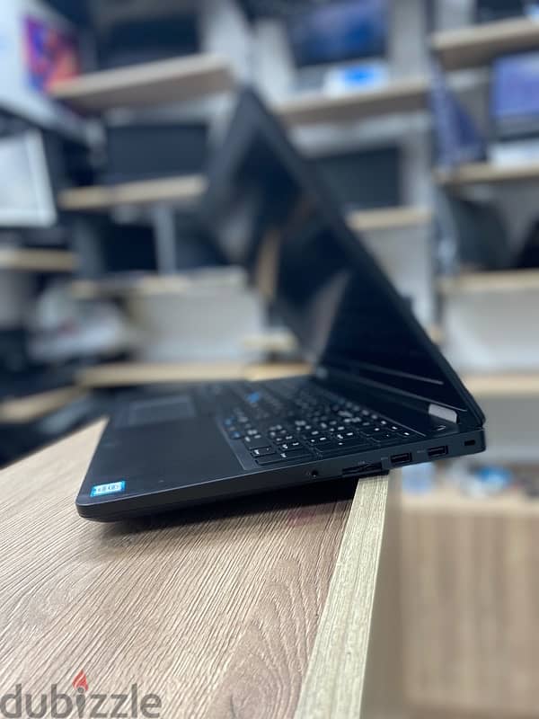 DELL e5570 core i7 8/256/ 2 GB AMD // مكتب I7 للاب توب 3