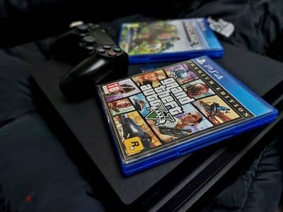 Ps4 pro 1tb one controller Minecraft and gta 5 cds