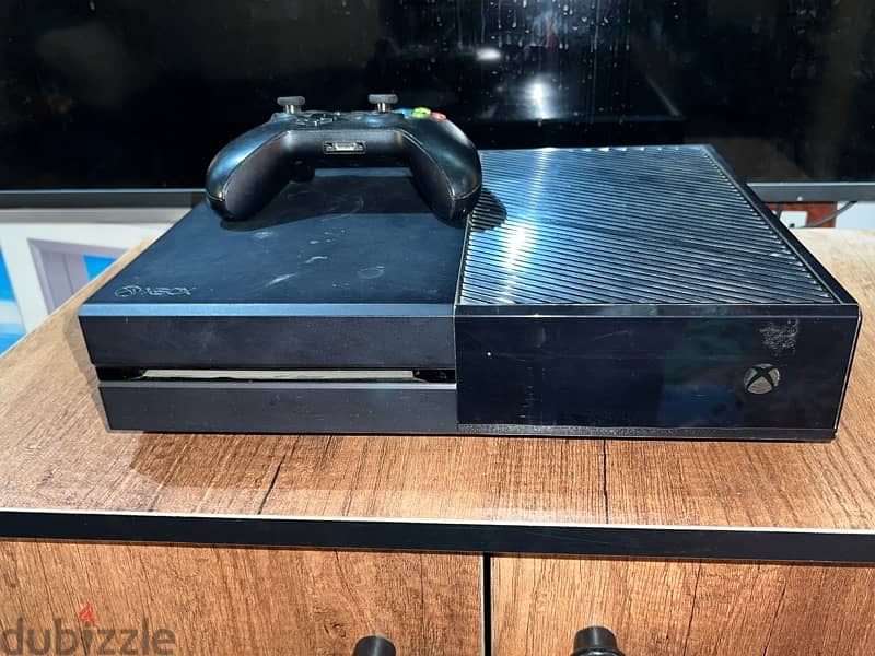 xbox one + one controller + excellent condition as new 1