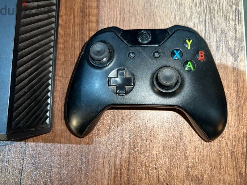 xbox one + one controller + excellent condition as new 5