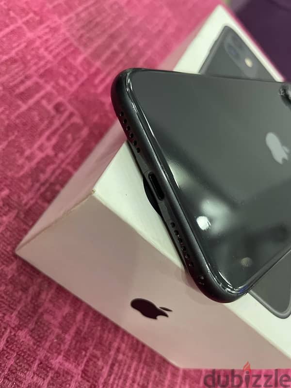 iPhone 11 128g   ايفون ١١ مساحه١٢٨جيجا 8