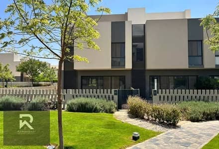 من غير مقدم تاون هاوس  للبيع في كمبوند البروج بـ مدينة الشروق Town house Resale