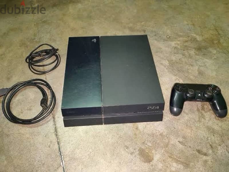 Fat Playstation 4 500GB with 2 Controllers 0