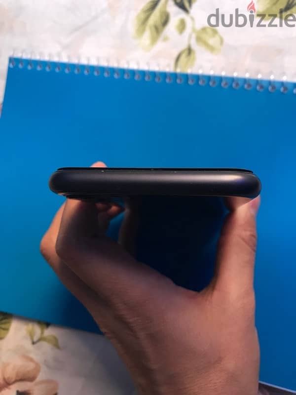 iphone 11 Black- 256GB like new 4