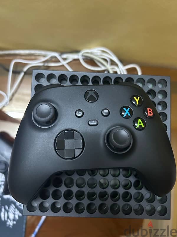 xbox series x with his box used 2 months only 1