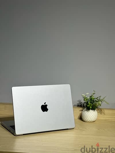 Macbook Pro M3 Max 20 Cycle