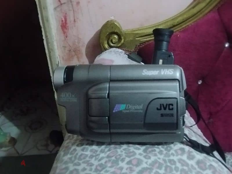 كاميرا JVC غنية عن التعريف 4