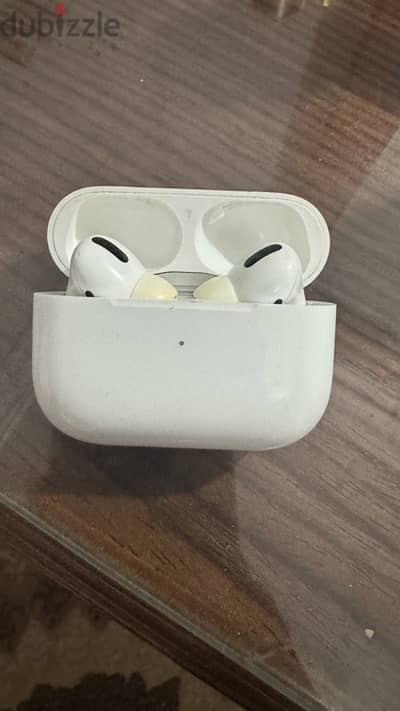 Airpods pro gen 1استخدام خفيف كانها جديدة البيع لغرض التحديث