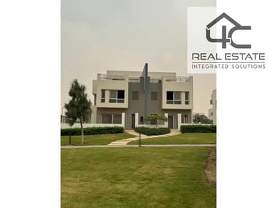 Villa Standalone for sale in compound Hyde Park new cairo  798m ready to move prime location on landscape under market price