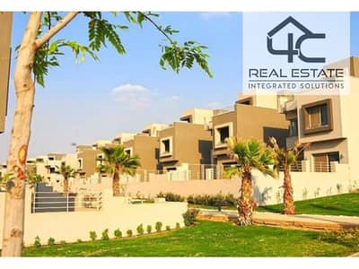 Townhouse Middle for sale in compound Palm Hills new cairo 203m ready to move  special view with installment  under market price