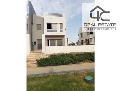 Twin villa, a bargain in Hyde Park, Fifth Settlement, 236 m, land area 300 m, in installments