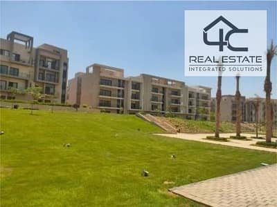 apartment for sale in compound Fifth square new cairo 196m  ready to move special view with installment under market price