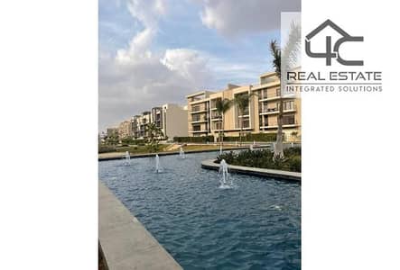 The price has been reduced for the speedy sale of an apartment in a very special location, 245 sqm, in an excellent location, inside Fifth Square,