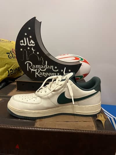 Nike AF1 White & Green in Perfect Condition 44.5