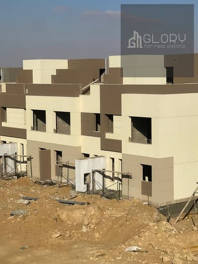 Townhouse corner with roof 190m for sale in palm hills new cairo ready to move with installments