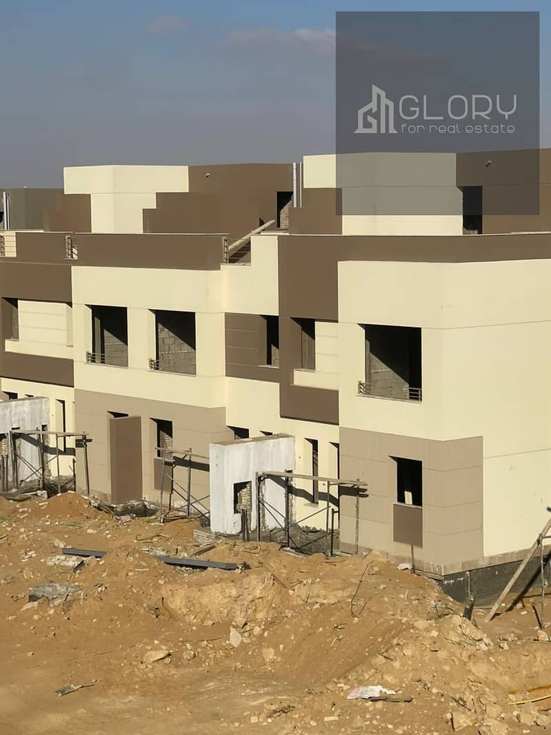 Townhouse corner with roof 190m for sale in palm hills new cairo ready to move with installments 0