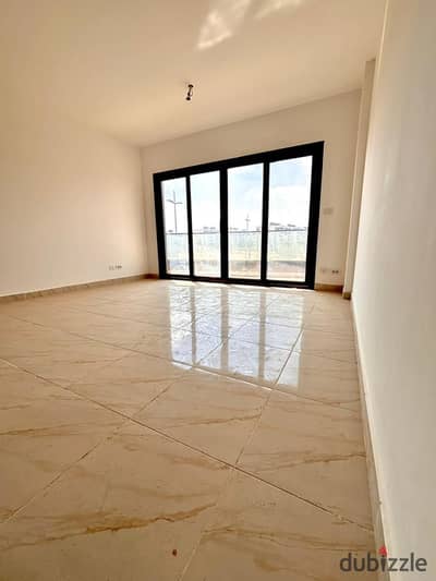 For rent in Madinaty, new law, apartment, 131 meters, first residence in B15, open view, not damaged, final, marine