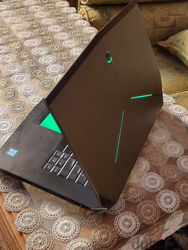 لابتوب وحش الجيمنج والفوتوشوب ALIENWARE CORE I7 بفيجا NVIDIA GTX اساسى 1