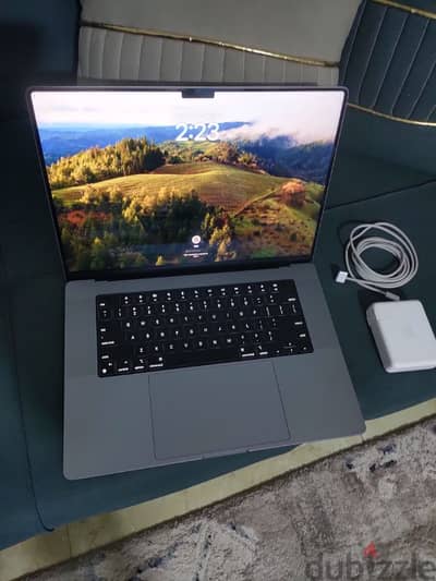 Mac Book Pro M1 Max 16 inch like new