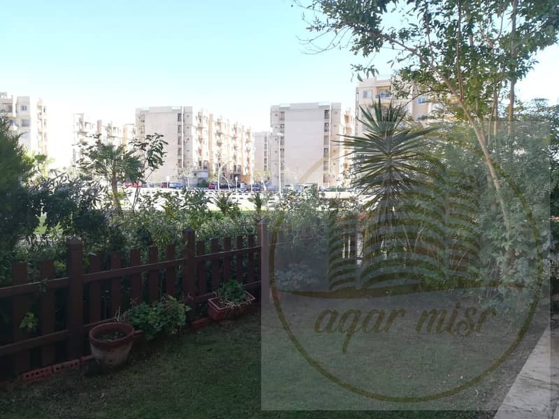 Apartment for sale in Madinaty, B6, ground floor with a garden.  Area: 107 sqm + 50 sqm garden  Prime location: Corner unit with an unobstructed view 0