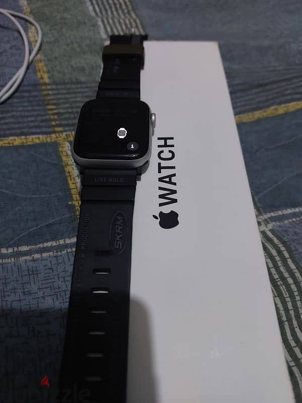 Apple watch SE (Gen 2)44mm silver 2