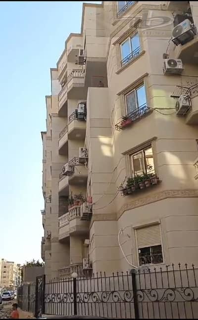 Apartment for sale in South Lotus, steps to Al-Nawadi Street, near services