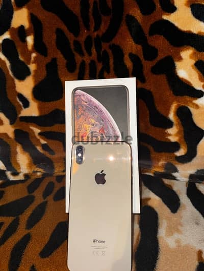 iPhone XS Max 256 بطاريه 81 ومعاه الكرتونه بتاعتو