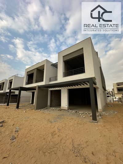 The lowest price of twin house, Ready to move with installments in Palm Hills New Cairo Compound on a high hill and the best location in the compound