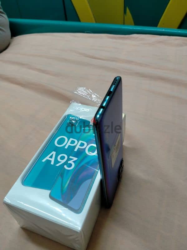 oppo a93 128/8+3 بلزقة الضهر استعمال خفيف 3