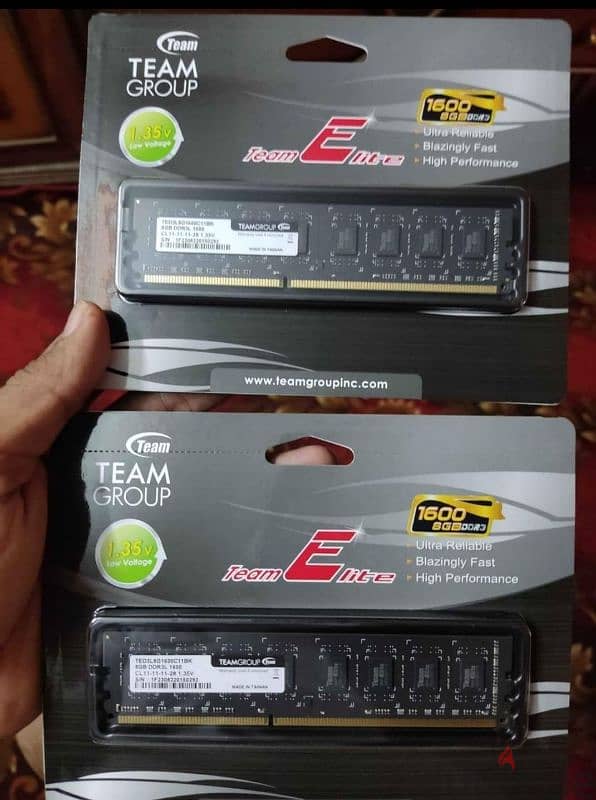 اتنين رام 8 جيجا ddr3 تردد 1600  زيروووووووو 0