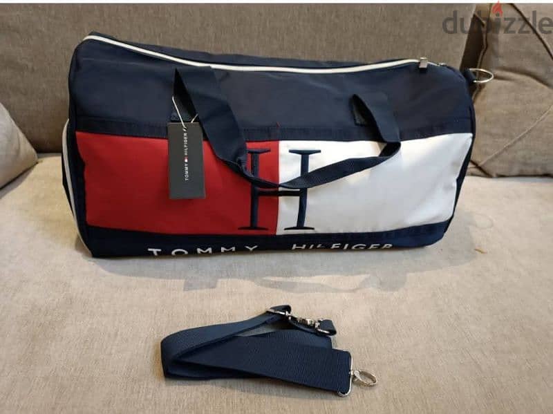 شنطه رياضيه Tommy Hilfiger مستورده 0