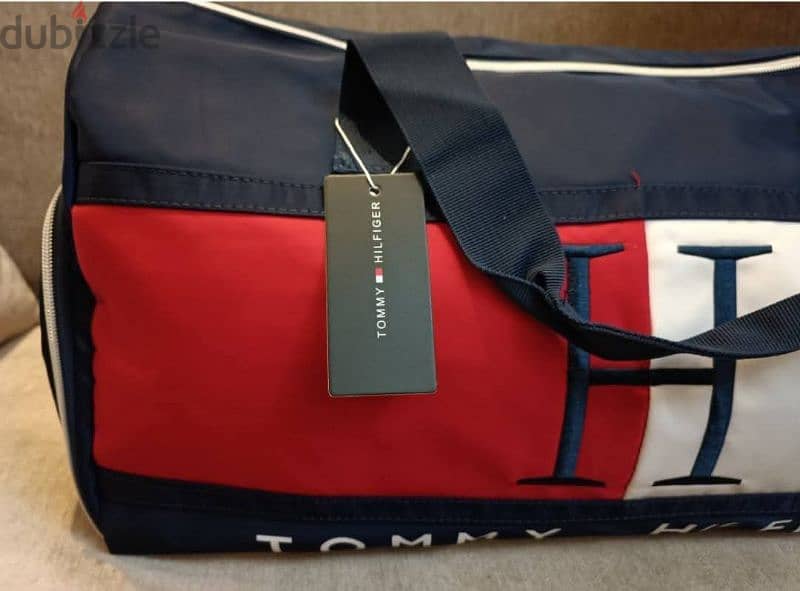 شنطه رياضيه Tommy Hilfiger مستورده 1