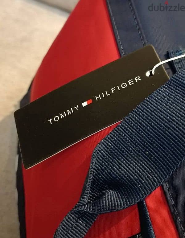 شنطه رياضيه Tommy Hilfiger مستورده 4