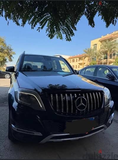 Black Mercedes-Benz GLK 250 2015