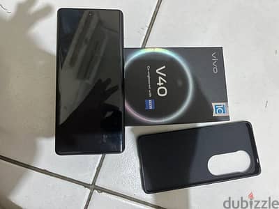 للتبادل Vivo V40 5G كالجديد باستيكراته ضمان محلي