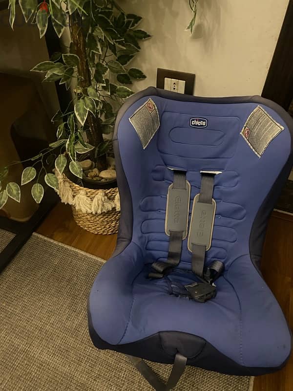 chicco original  carseat from new born to 3or 4 years 1