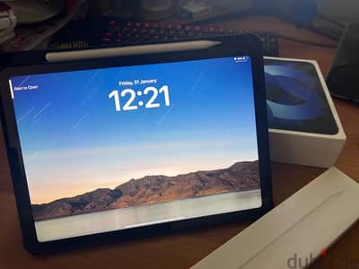 Apple Ipad Air 5th Generation 64 GB M1 11 inch with Apple Pencil Pro.