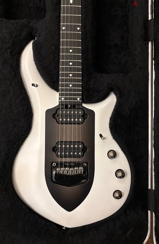 Ernie Ball Music Man Majesty - Glacial Frost 1