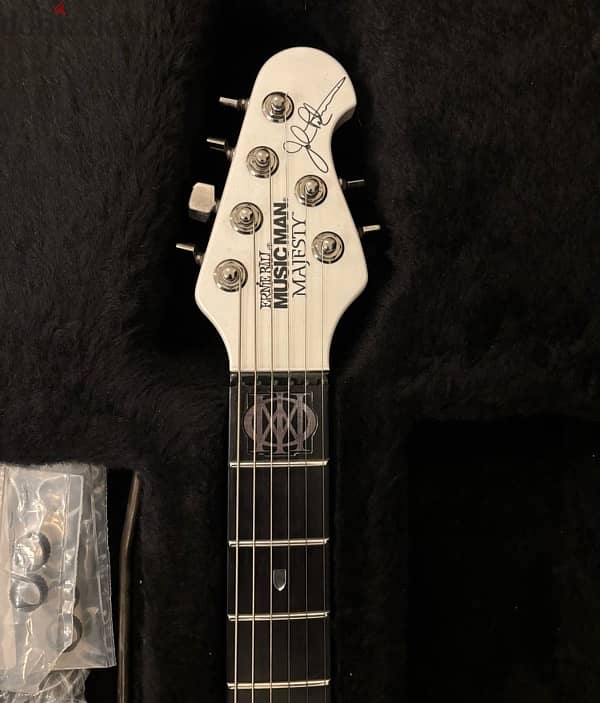 Ernie Ball Music Man Majesty - Glacial Frost 2