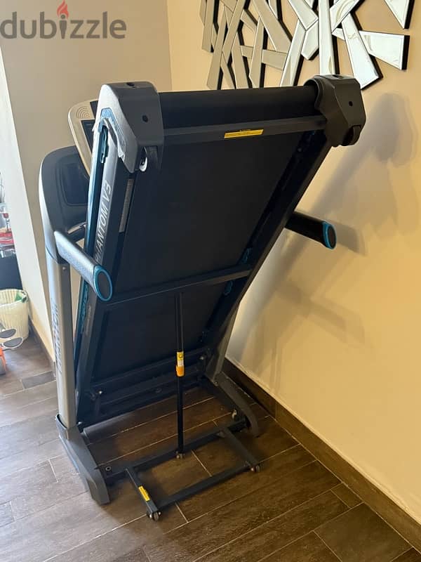 Phantom V3 Treadmill 160 kg With Incline 6