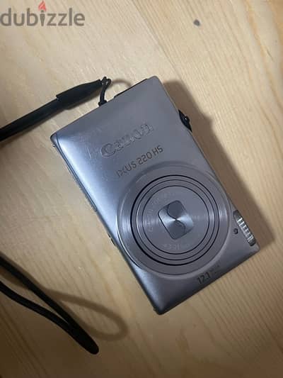 canon ixus 220 معاها البوكس و كل حاجتها